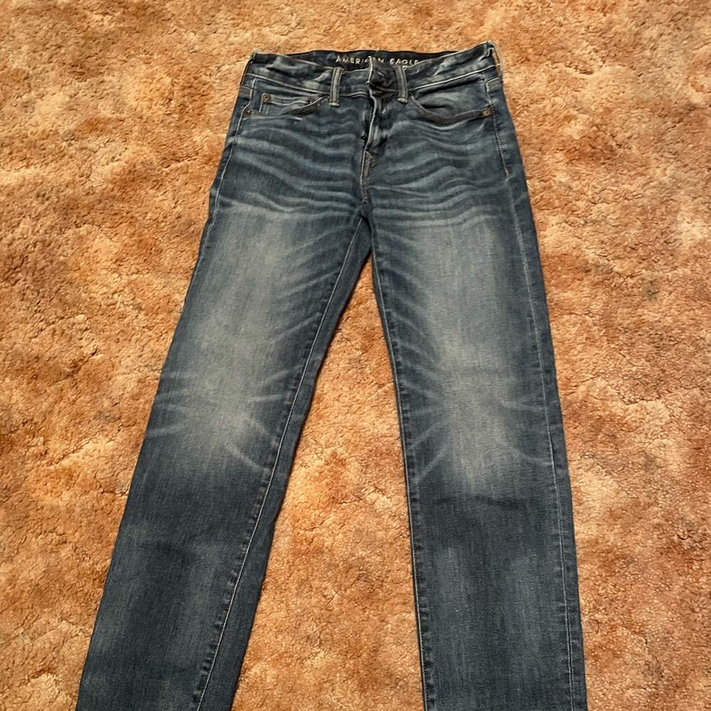 Men 28 x 32 jeans.. great condition American Eagle